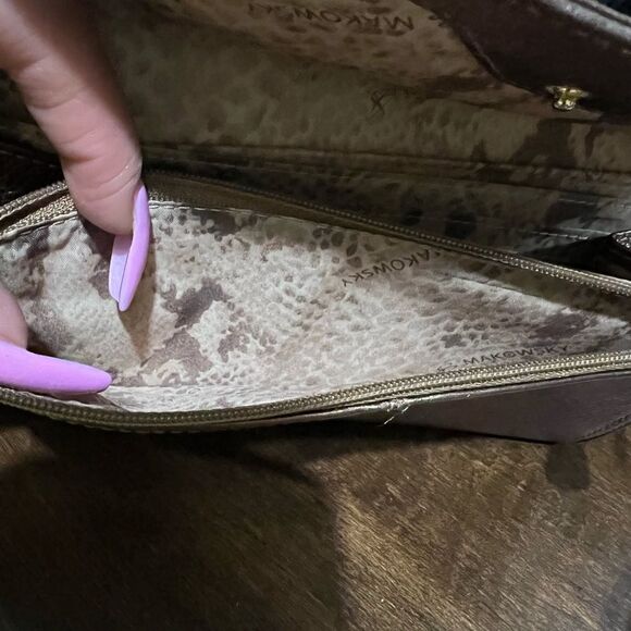 B. Makowsky Alice Silver Chain Link Wallet Leather - Picture 6 of 6